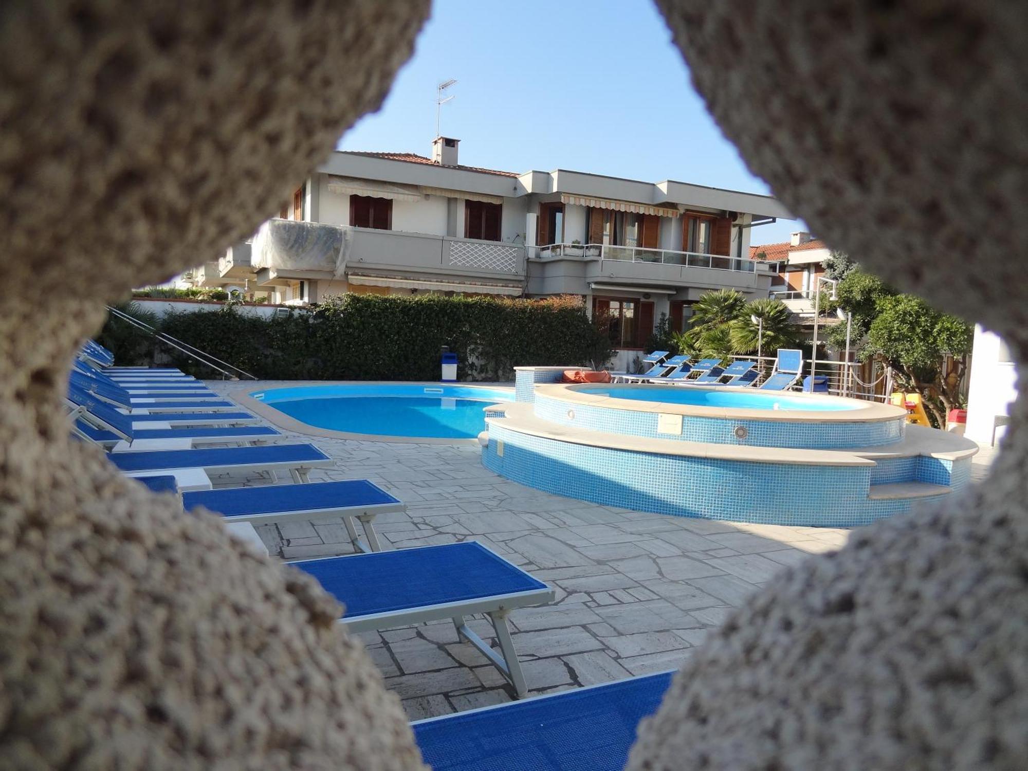 Hotel Eco Del Mare Marina di Massa Kültér fotó