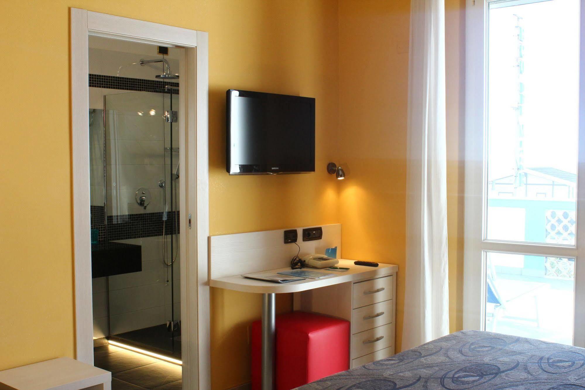 Hotel Eco Del Mare Marina di Massa Kültér fotó