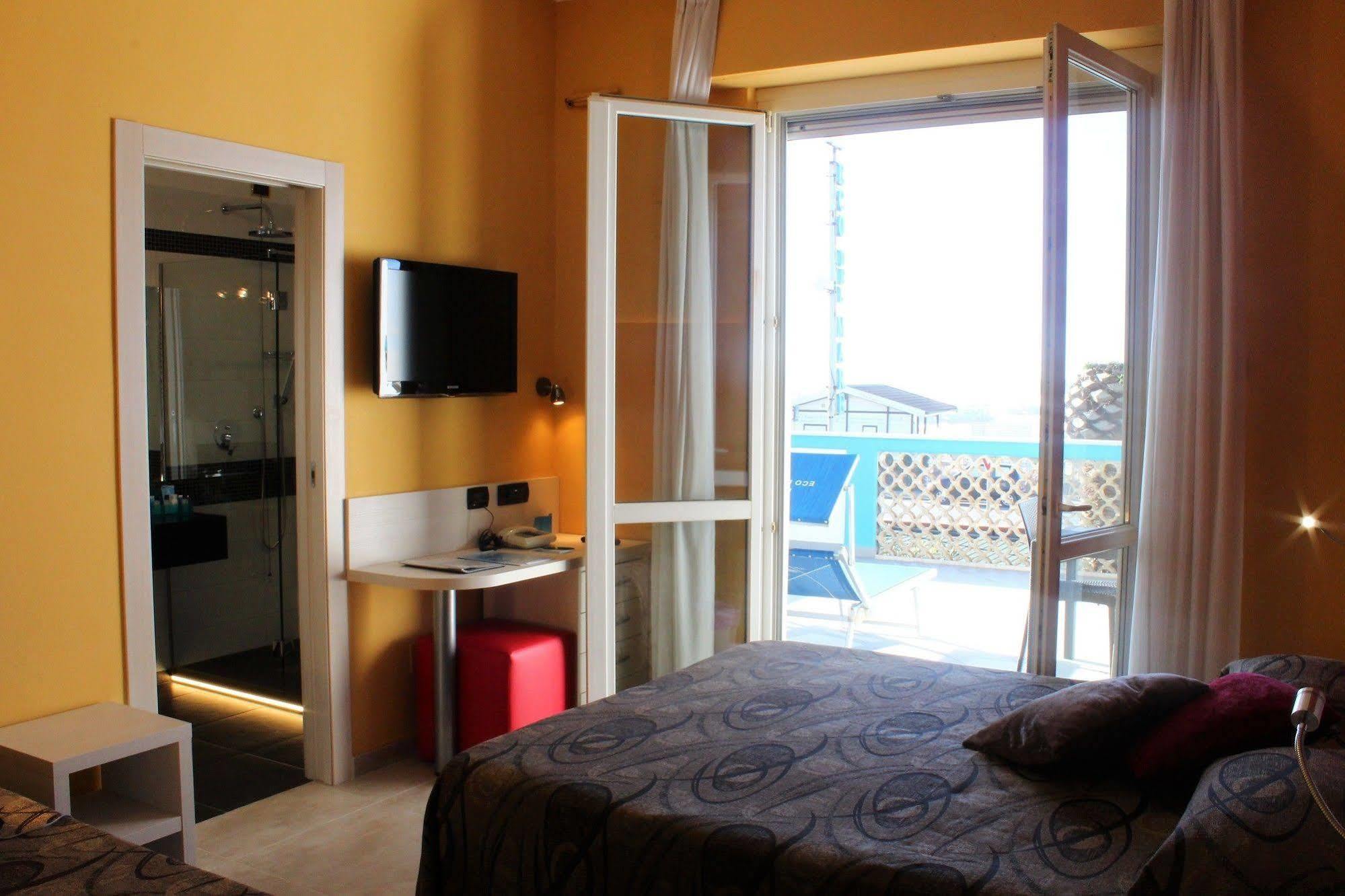 Hotel Eco Del Mare Marina di Massa Kültér fotó